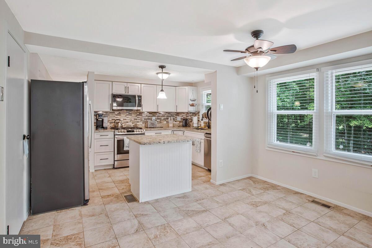 15715 SINGLETREE LN, DUMFRIES, Virginia 22025, 5 Bedrooms Bedrooms, ,2 BathroomsBathrooms,Residential,For sale,15715 SINGLETREE LN,VAPW2096198 MLS # VAPW2096198