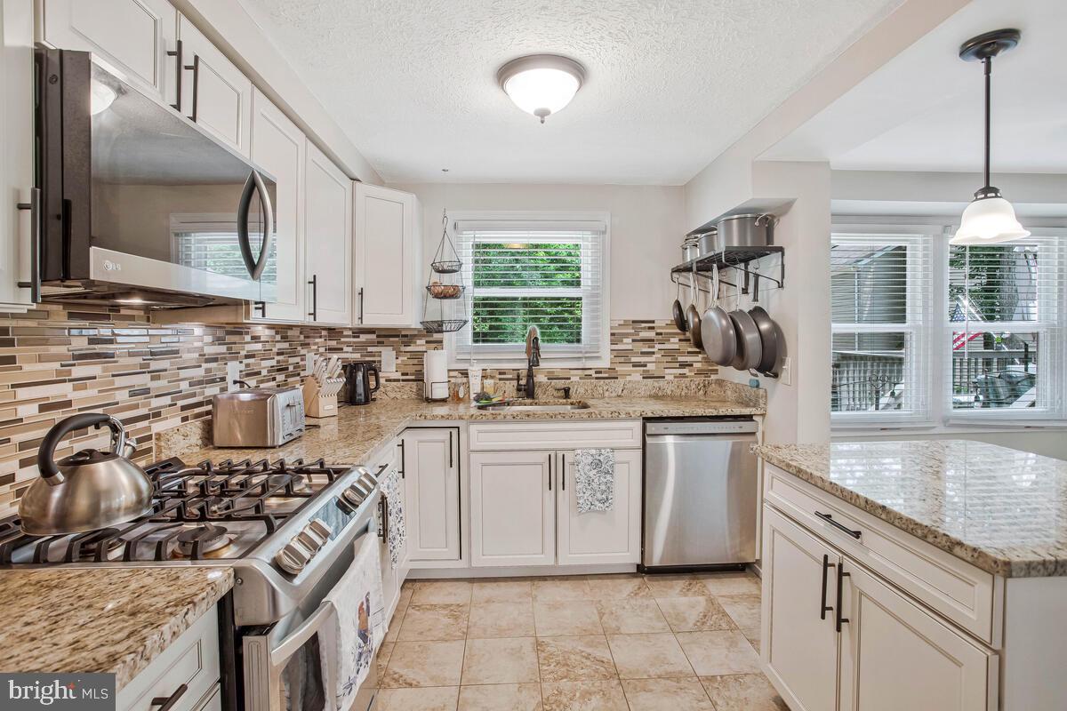 15715 SINGLETREE LN, DUMFRIES, Virginia 22025, 5 Bedrooms Bedrooms, ,2 BathroomsBathrooms,Residential,For sale,15715 SINGLETREE LN,VAPW2096198 MLS # VAPW2096198