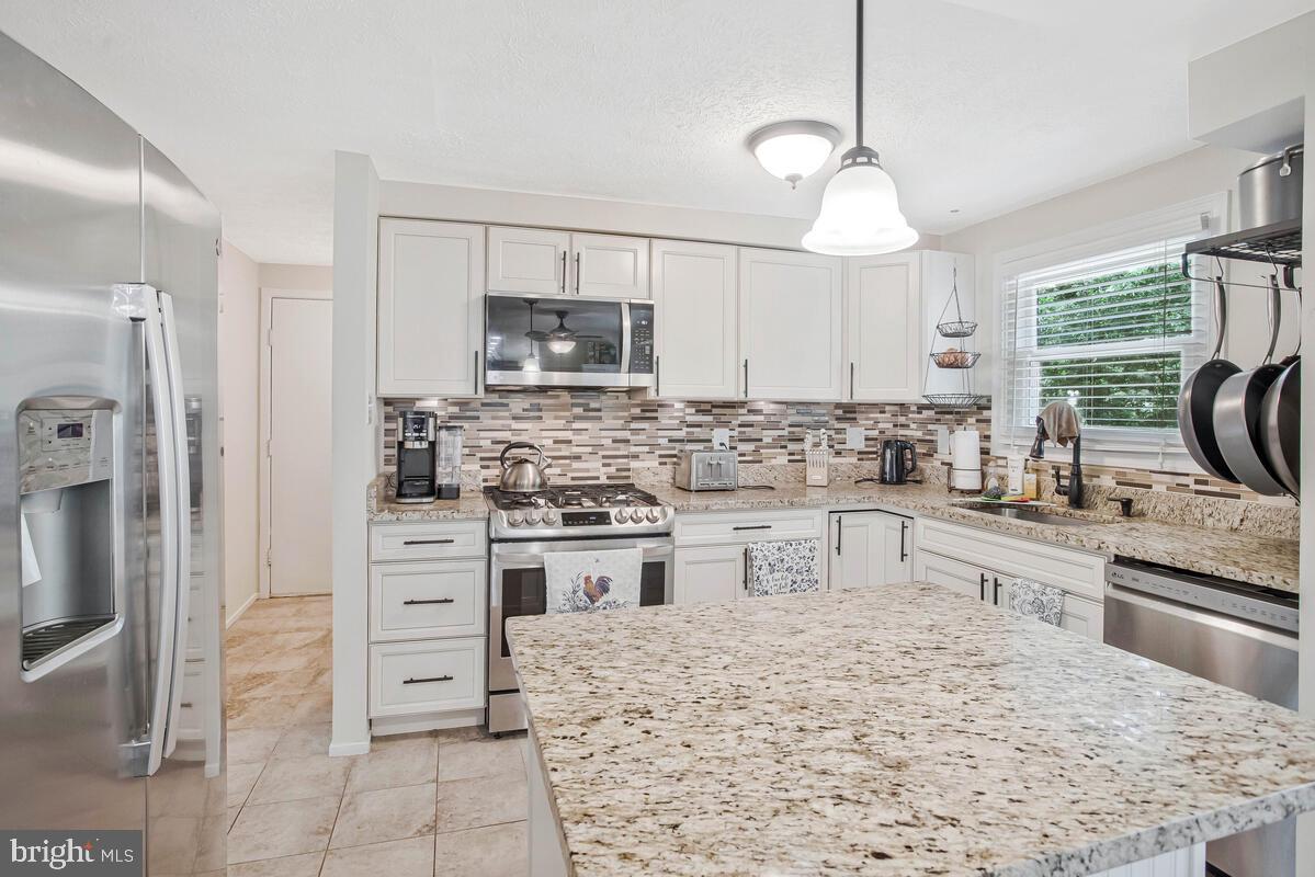 15715 SINGLETREE LN, DUMFRIES, Virginia 22025, 5 Bedrooms Bedrooms, ,2 BathroomsBathrooms,Residential,For sale,15715 SINGLETREE LN,VAPW2096198 MLS # VAPW2096198