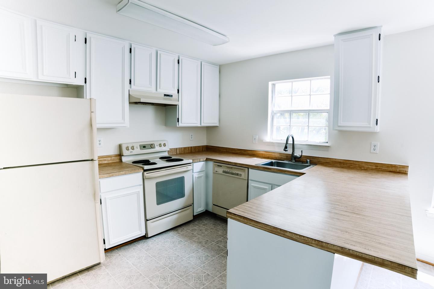 10256 QUIET POND TER, BURKE, Virginia 22015, 3 Bedrooms Bedrooms, ,3 BathroomsBathrooms,Residential,For sale,10256 QUIET POND TER,VAFX2245228 MLS # VAFX2245228