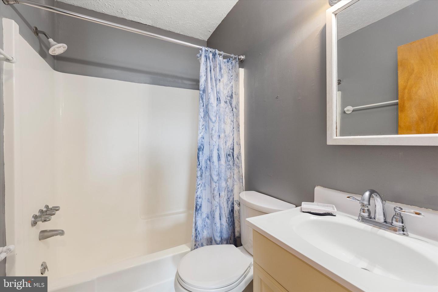 121 CHINKAPIN DR, STEPHENS CITY, Virginia 22655, 2 Bedrooms Bedrooms, ,1 BathroomBathrooms,Residential,For sale,121 CHINKAPIN DR,VAFV2034648 MLS # VAFV2034648
