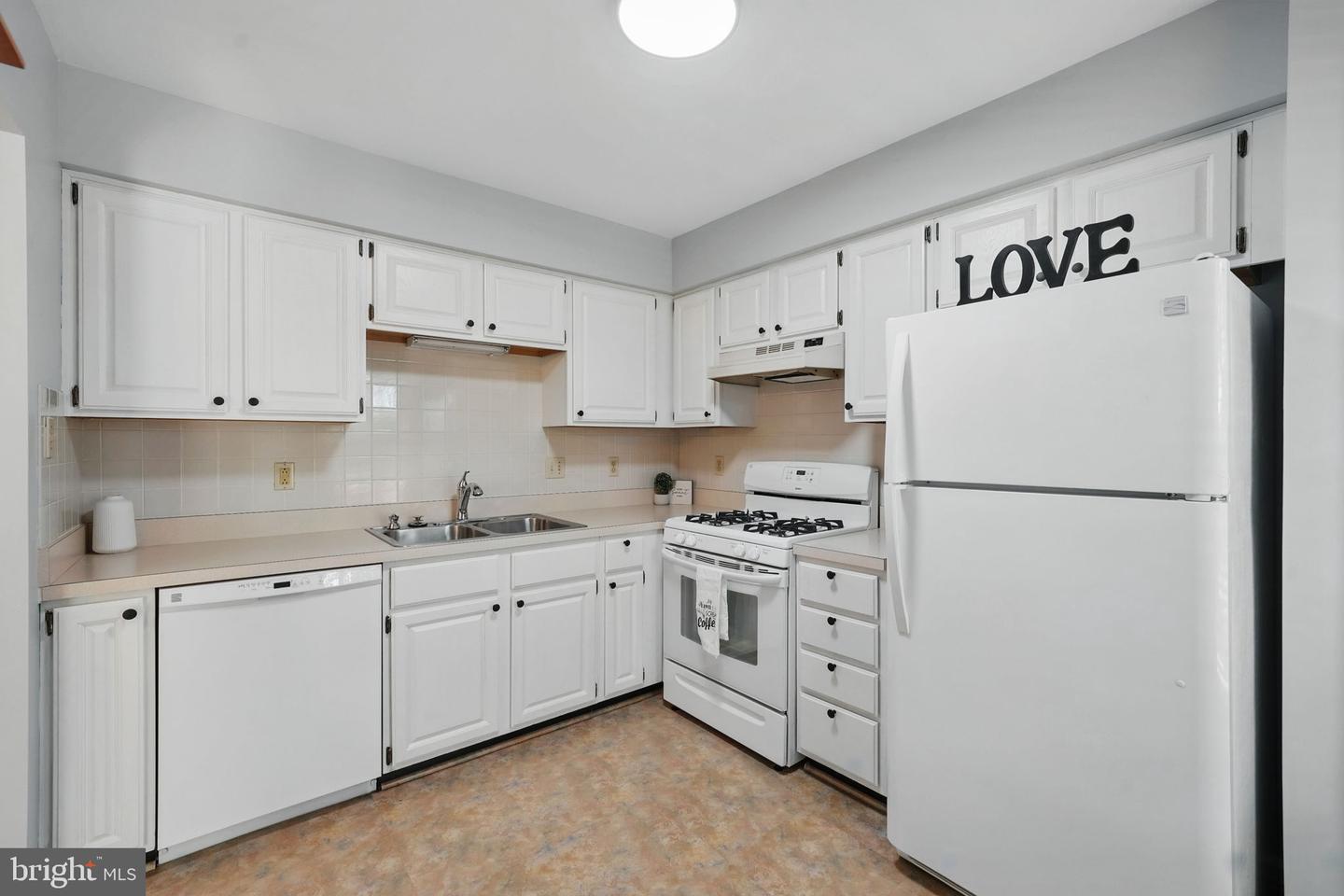 7320 HARTSHORNE SQ, ALEXANDRIA, Virginia 22315, 3 Bedrooms Bedrooms, ,2 BathroomsBathrooms,Residential,For sale,7320 HARTSHORNE SQ,VAFX2245564 MLS # VAFX2245564