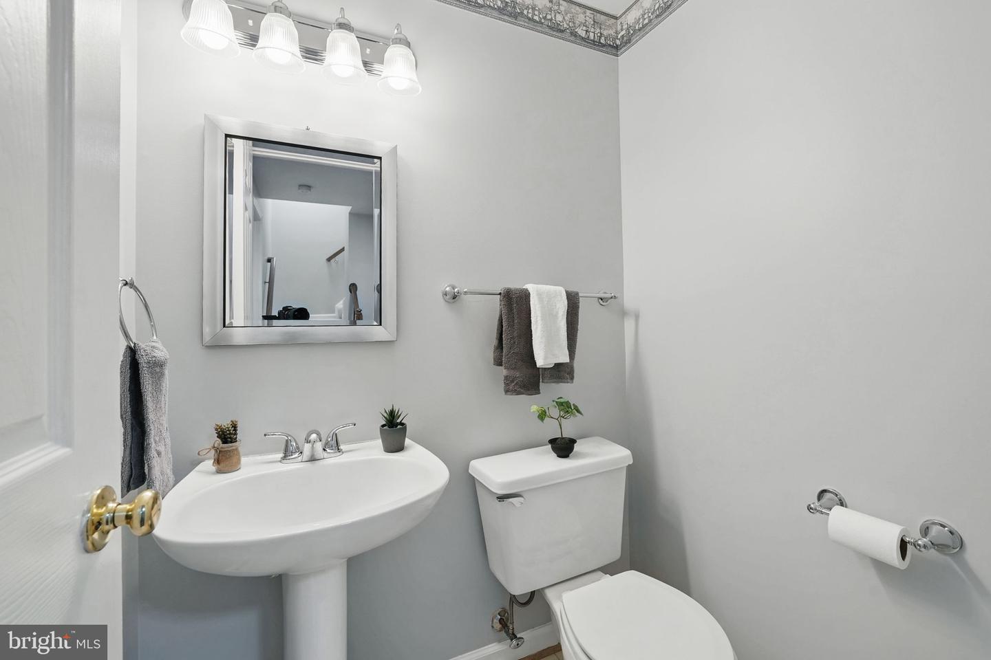 7320 HARTSHORNE SQ, ALEXANDRIA, Virginia 22315, 3 Bedrooms Bedrooms, ,2 BathroomsBathrooms,Residential,For sale,7320 HARTSHORNE SQ,VAFX2245564 MLS # VAFX2245564