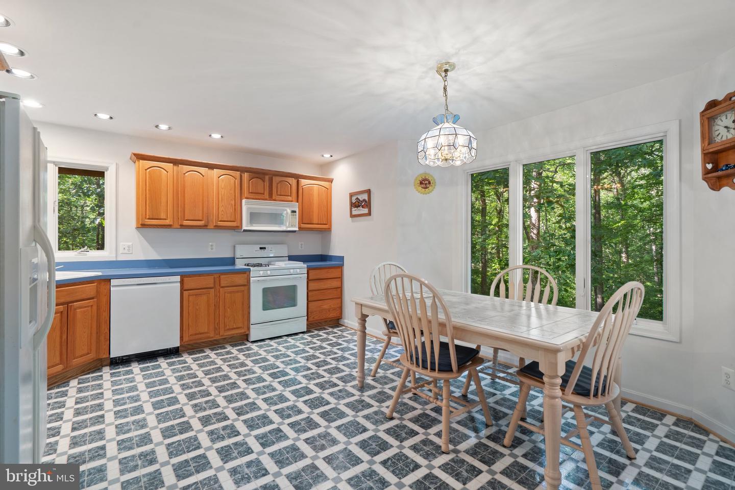 11115 ORLEAN VISTA DR, MARSHALL, Virginia 20115, 4 Bedrooms Bedrooms, ,3 BathroomsBathrooms,Residential,For sale,11115 ORLEAN VISTA DR,VAFQ2016936 MLS # VAFQ2016936