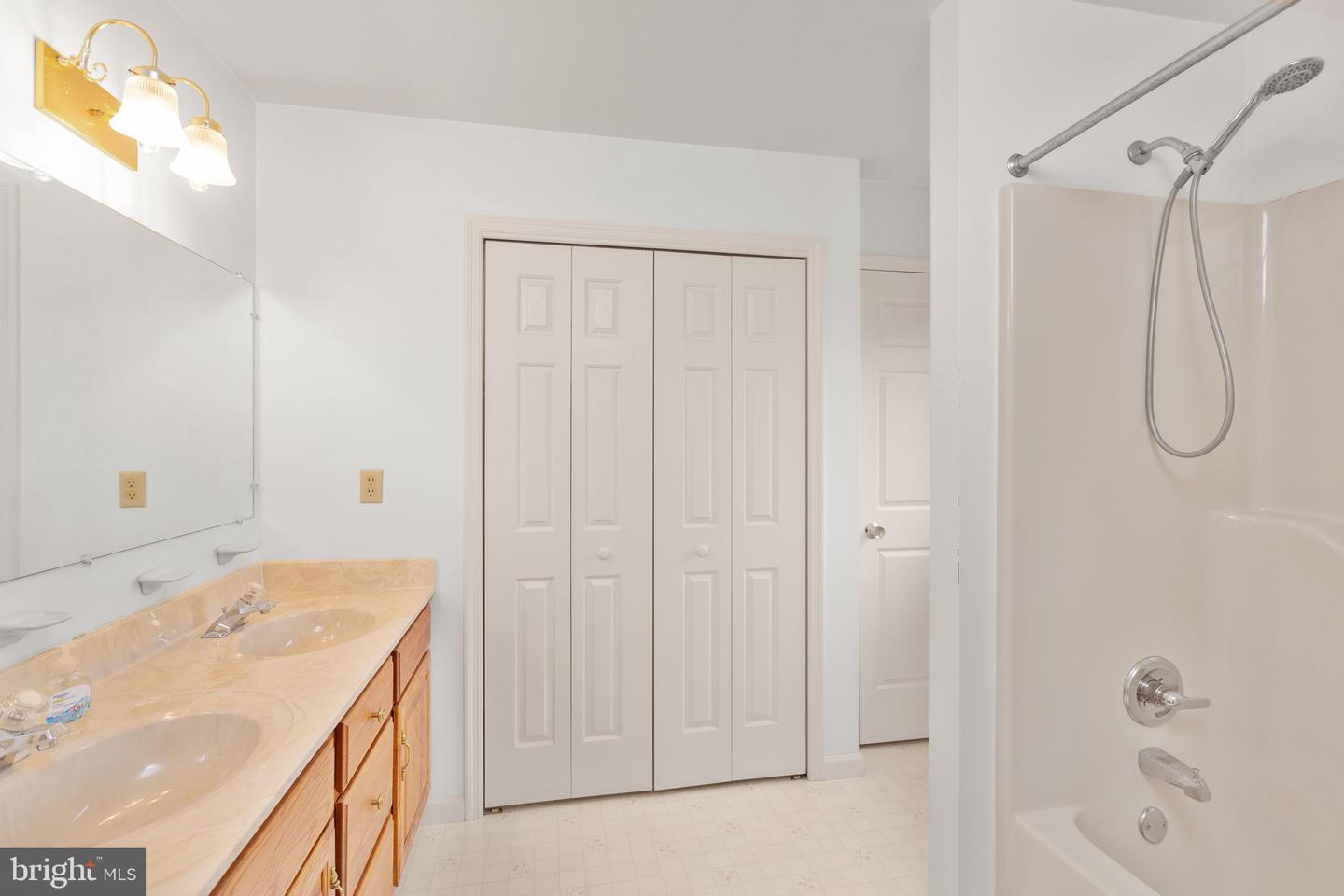 237 CLICKS LN, NEW MARKET, Virginia 22844, 4 Bedrooms Bedrooms, ,2 BathroomsBathrooms,Residential,For sale,237 CLICKS LN,VASH2011646 MLS # VASH2011646