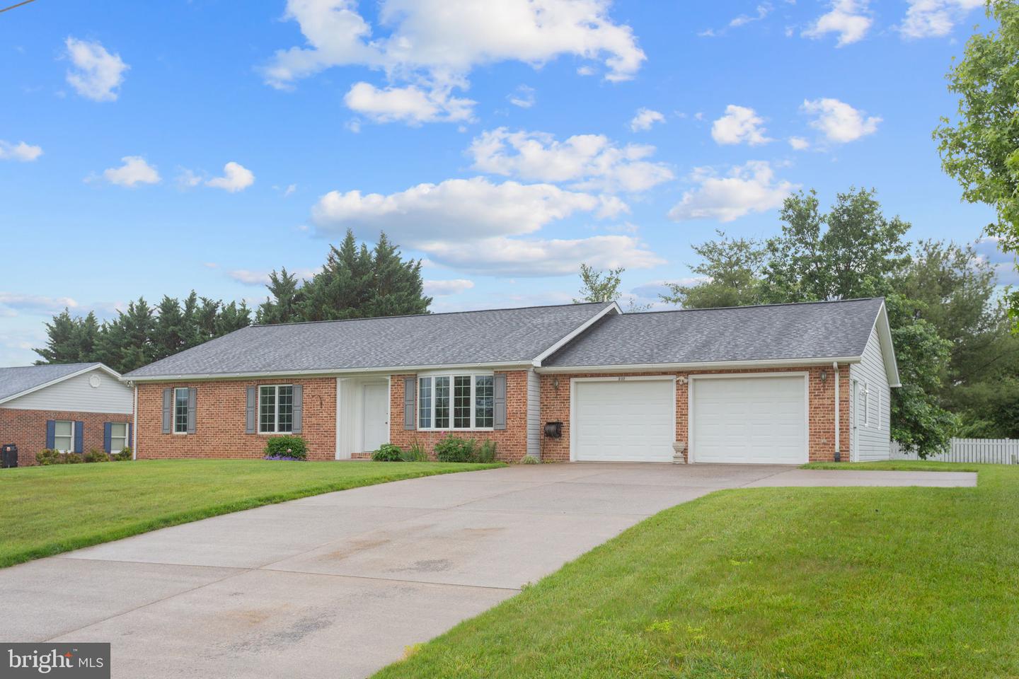 237 CLICKS LN, NEW MARKET, Virginia 22844, 4 Bedrooms Bedrooms, ,2 BathroomsBathrooms,Residential,For sale,237 CLICKS LN,VASH2011646 MLS # VASH2011646