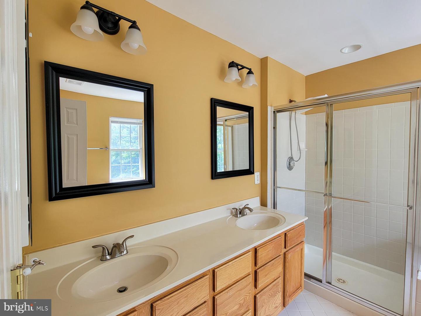 5335 ROSEMALLOW CIR, CENTREVILLE, Virginia 20120, 3 Bedrooms Bedrooms, ,3 BathroomsBathrooms,Residential,For sale,5335 ROSEMALLOW CIR,VAFX2245300 MLS # VAFX2245300