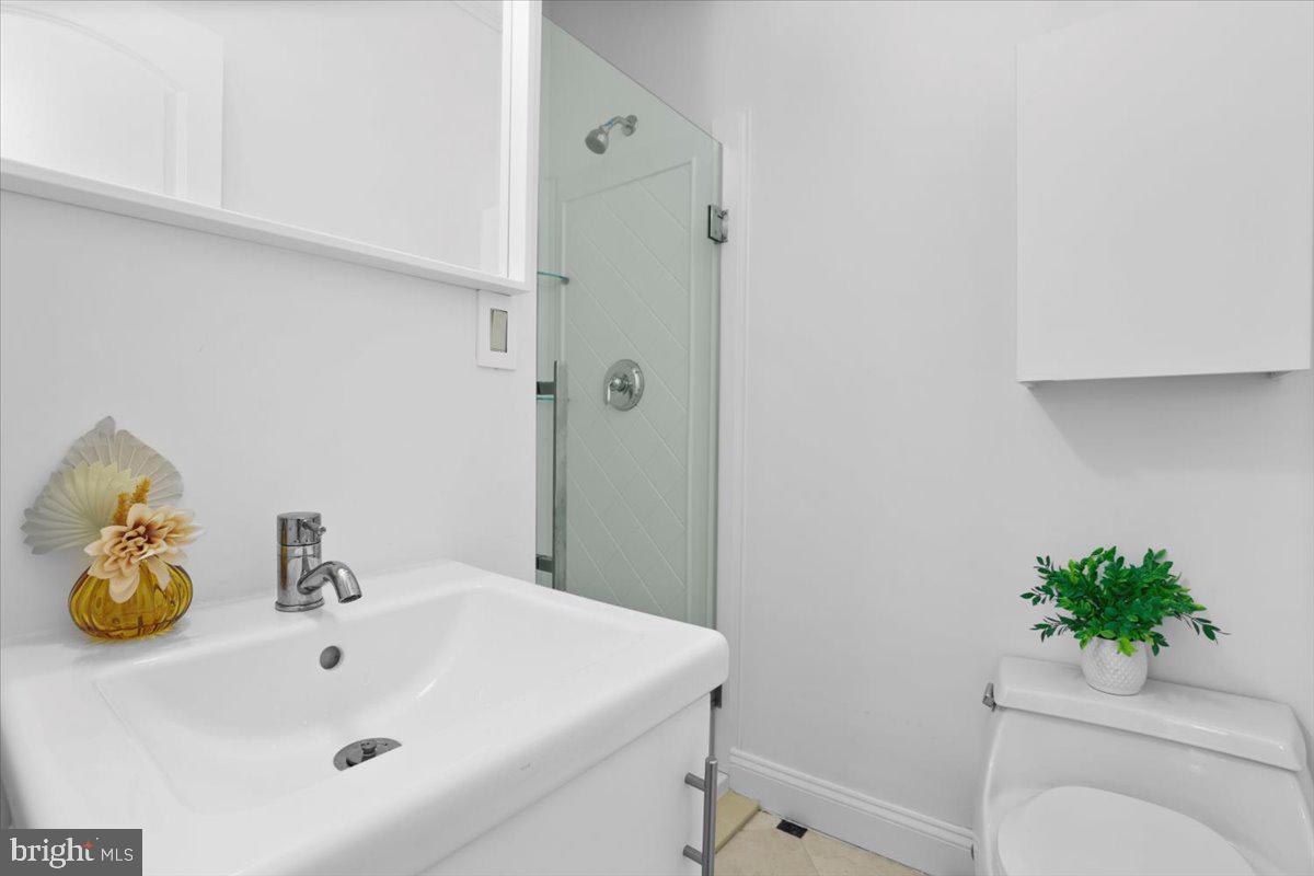 1832 CALVERT ST NW #3, WASHINGTON, District Of Columbia 20009, 2 Bedrooms Bedrooms, ,2 BathroomsBathrooms,Residential,For sale,1832 CALVERT ST NW #3,DCDC2204044 MLS # DCDC2204044