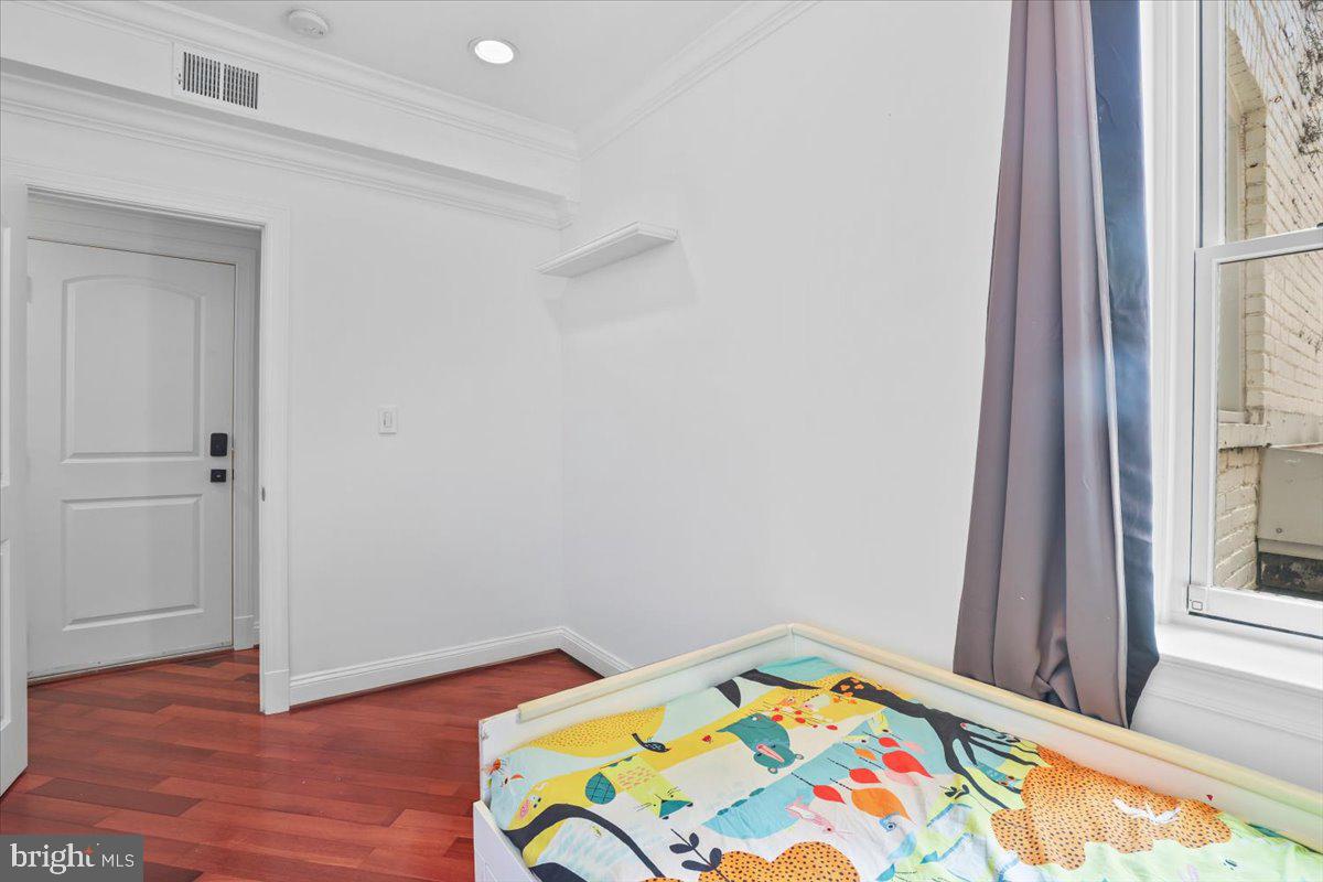 1832 CALVERT ST NW #3, WASHINGTON, District Of Columbia 20009, 2 Bedrooms Bedrooms, ,2 BathroomsBathrooms,Residential,For sale,1832 CALVERT ST NW #3,DCDC2204044 MLS # DCDC2204044