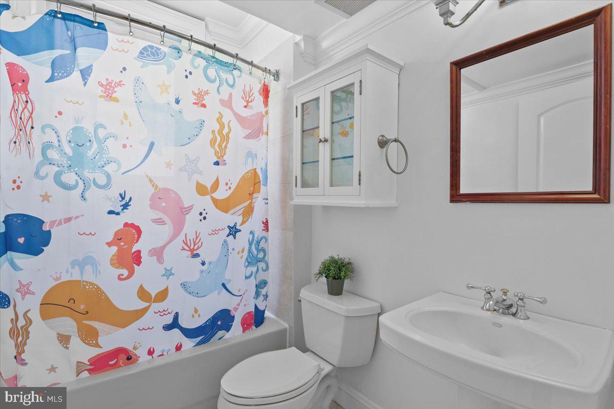 1832 CALVERT ST NW #3, WASHINGTON, District Of Columbia 20009, 2 Bedrooms Bedrooms, ,2 BathroomsBathrooms,Residential,For sale,1832 CALVERT ST NW #3,DCDC2204044 MLS # DCDC2204044
