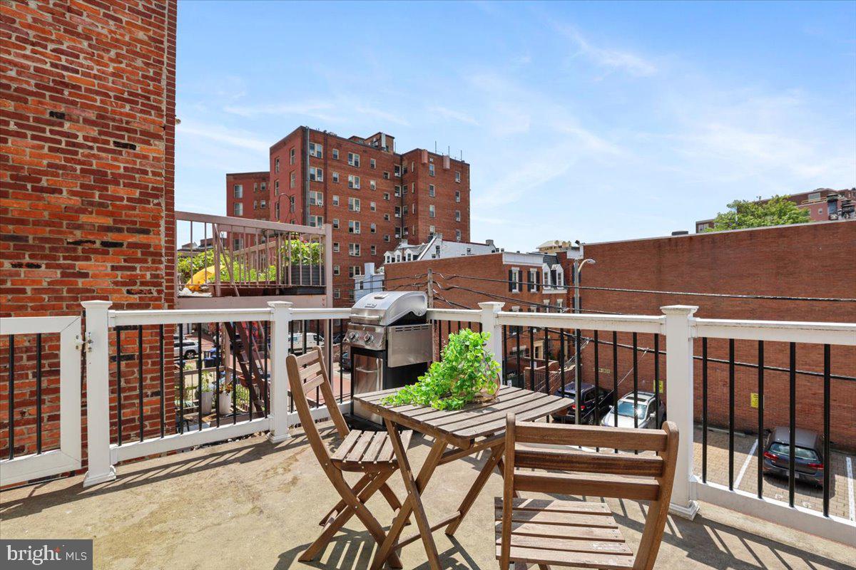 1832 CALVERT ST NW #3, WASHINGTON, District Of Columbia 20009, 2 Bedrooms Bedrooms, ,2 BathroomsBathrooms,Residential,For sale,1832 CALVERT ST NW #3,DCDC2204044 MLS # DCDC2204044