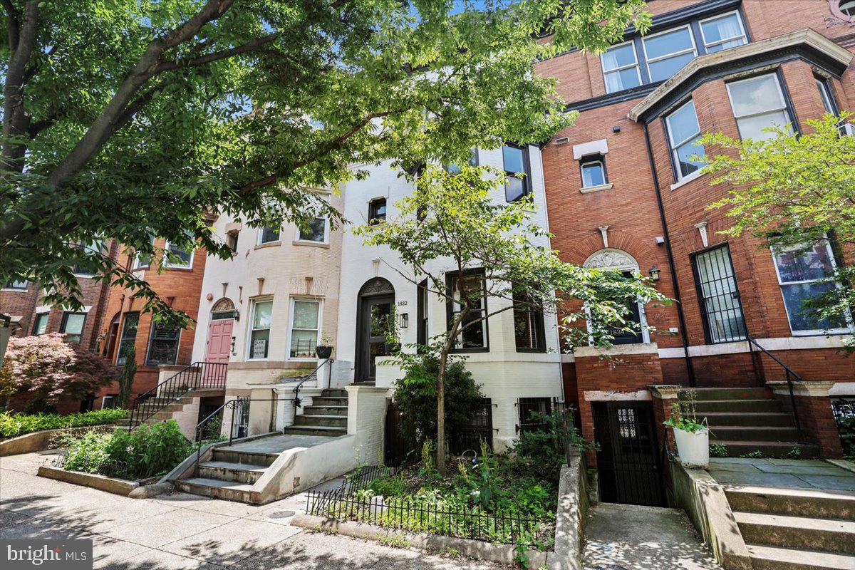 1832 CALVERT ST NW #3, WASHINGTON, District Of Columbia 20009, 2 Bedrooms Bedrooms, ,2 BathroomsBathrooms,Residential,For sale,1832 CALVERT ST NW #3,DCDC2204044 MLS # DCDC2204044