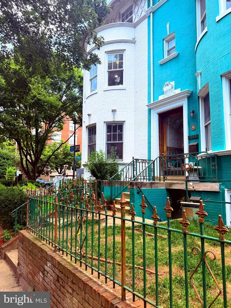 1832 CALVERT ST NW #3, WASHINGTON, District Of Columbia 20009, 2 Bedrooms Bedrooms, ,2 BathroomsBathrooms,Residential,For sale,1832 CALVERT ST NW #3,DCDC2204044 MLS # DCDC2204044