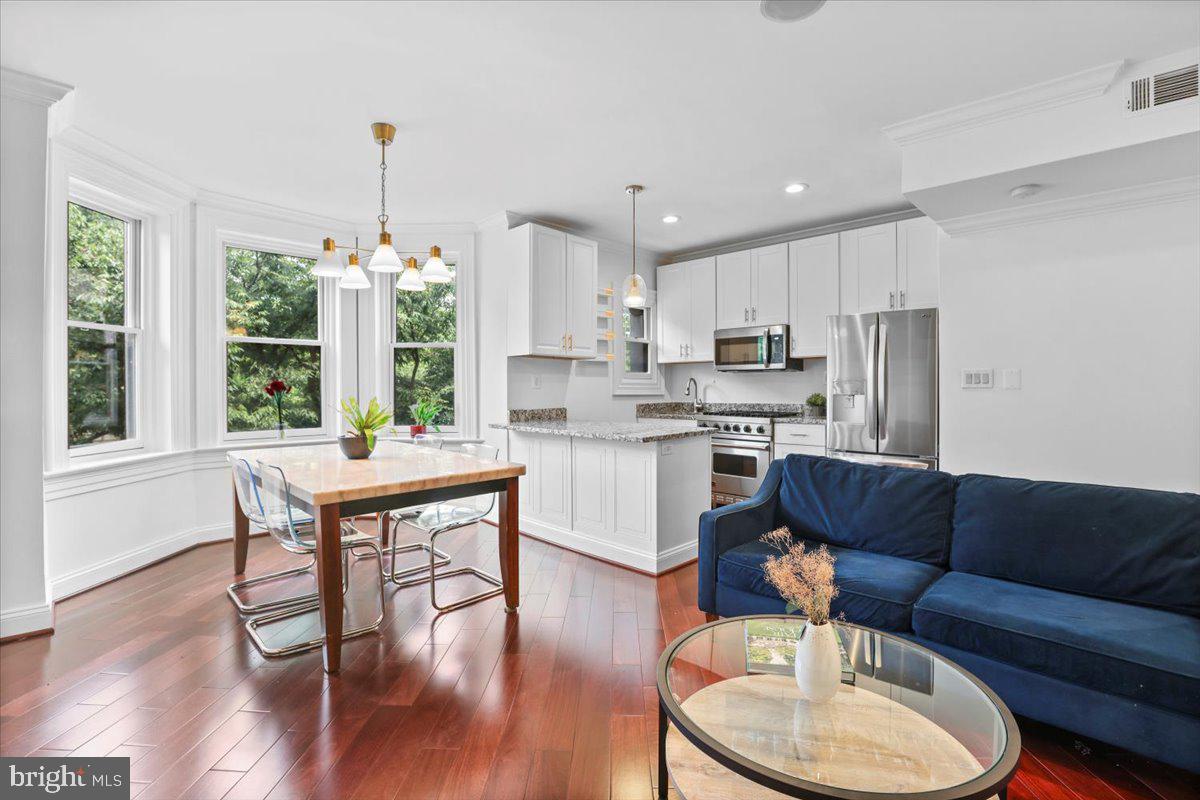 1832 CALVERT ST NW #3, WASHINGTON, District Of Columbia 20009, 2 Bedrooms Bedrooms, ,2 BathroomsBathrooms,Residential,For sale,1832 CALVERT ST NW #3,DCDC2204044 MLS # DCDC2204044