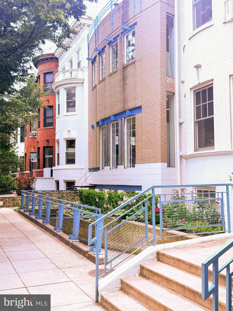 1832 CALVERT ST NW #3, WASHINGTON, District Of Columbia 20009, 2 Bedrooms Bedrooms, ,2 BathroomsBathrooms,Residential,For sale,1832 CALVERT ST NW #3,DCDC2204044 MLS # DCDC2204044