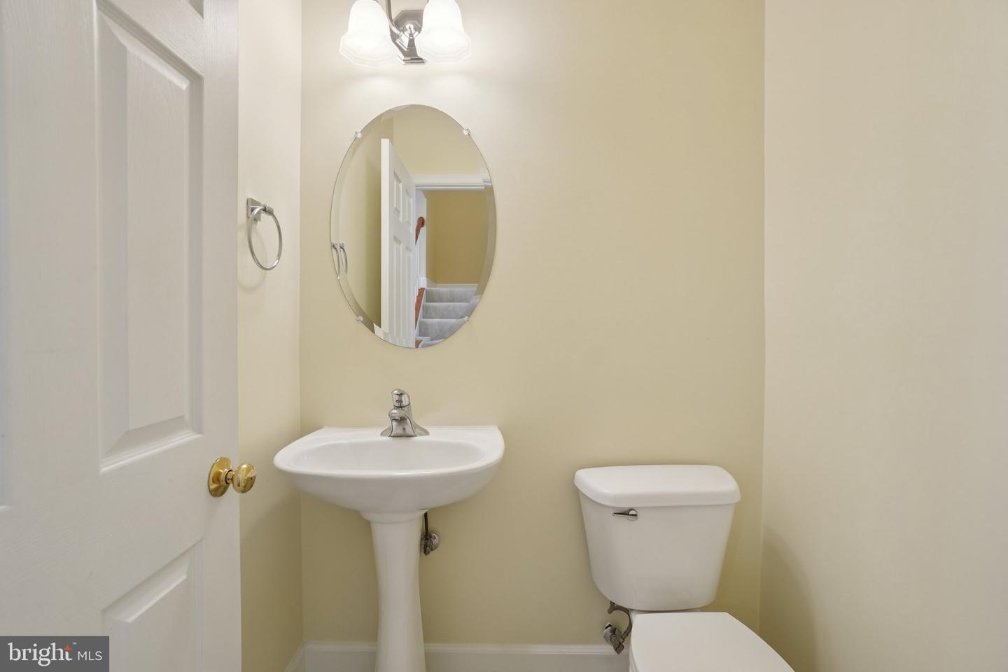 2402 HUNTINGTON PARK DR, ALEXANDRIA, Virginia 22303, 4 Bedrooms Bedrooms, ,3 BathroomsBathrooms,Residential,For sale,2402 HUNTINGTON PARK DR,VAFX2245362 MLS # VAFX2245362