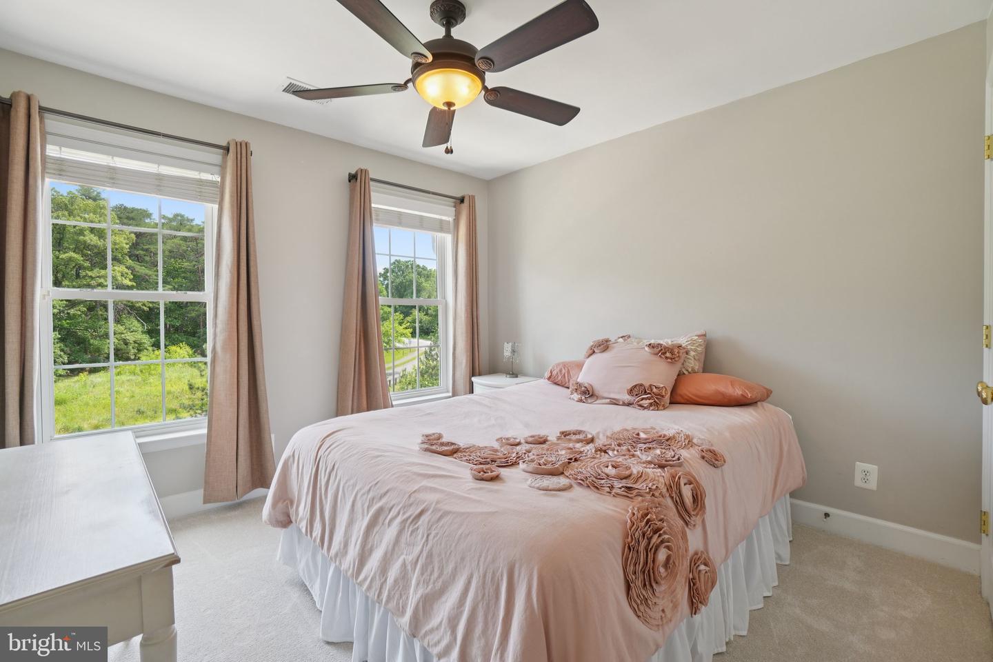 2402 HUNTINGTON PARK DR, ALEXANDRIA, Virginia 22303, 4 Bedrooms Bedrooms, ,3 BathroomsBathrooms,Residential,For sale,2402 HUNTINGTON PARK DR,VAFX2245362 MLS # VAFX2245362
