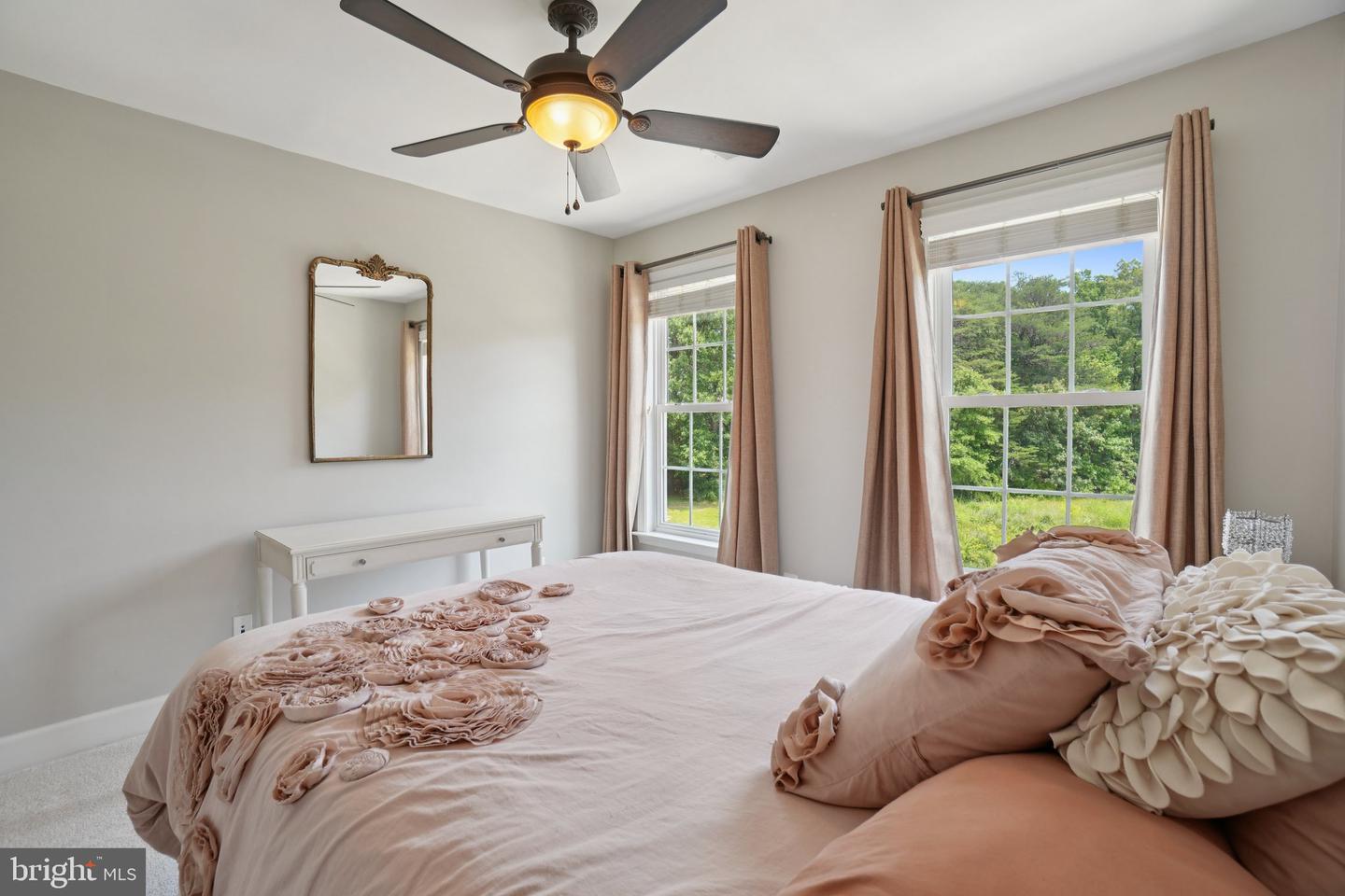 2402 HUNTINGTON PARK DR, ALEXANDRIA, Virginia 22303, 4 Bedrooms Bedrooms, ,3 BathroomsBathrooms,Residential,For sale,2402 HUNTINGTON PARK DR,VAFX2245362 MLS # VAFX2245362