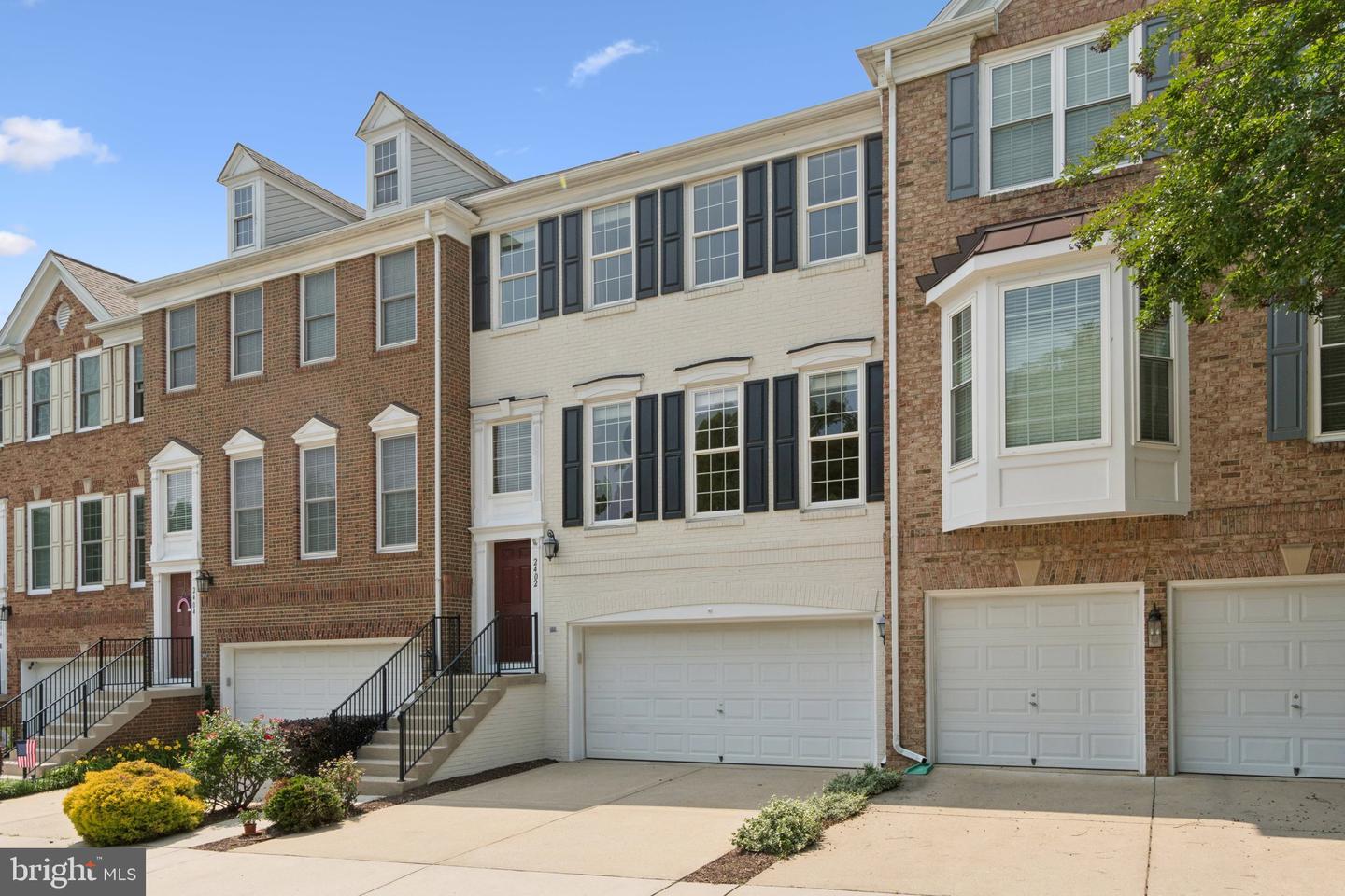 2402 HUNTINGTON PARK DR, ALEXANDRIA, Virginia 22303, 4 Bedrooms Bedrooms, ,3 BathroomsBathrooms,Residential,For sale,2402 HUNTINGTON PARK DR,VAFX2245362 MLS # VAFX2245362