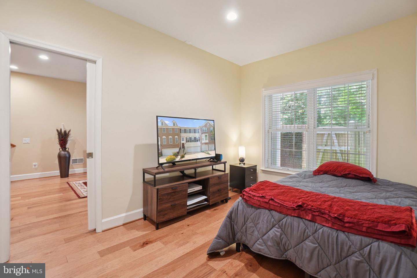 2402 HUNTINGTON PARK DR, ALEXANDRIA, Virginia 22303, 4 Bedrooms Bedrooms, ,3 BathroomsBathrooms,Residential,For sale,2402 HUNTINGTON PARK DR,VAFX2245362 MLS # VAFX2245362