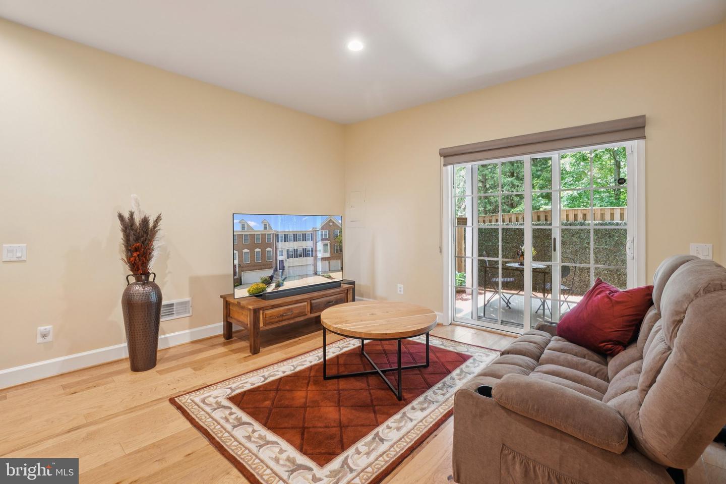 2402 HUNTINGTON PARK DR, ALEXANDRIA, Virginia 22303, 4 Bedrooms Bedrooms, ,3 BathroomsBathrooms,Residential,For sale,2402 HUNTINGTON PARK DR,VAFX2245362 MLS # VAFX2245362