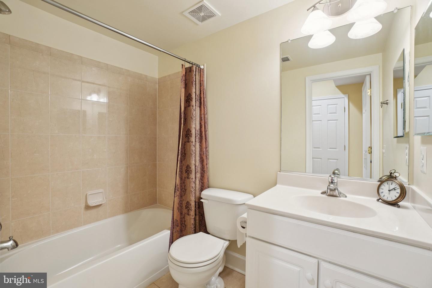 2402 HUNTINGTON PARK DR, ALEXANDRIA, Virginia 22303, 4 Bedrooms Bedrooms, ,3 BathroomsBathrooms,Residential,For sale,2402 HUNTINGTON PARK DR,VAFX2245362 MLS # VAFX2245362