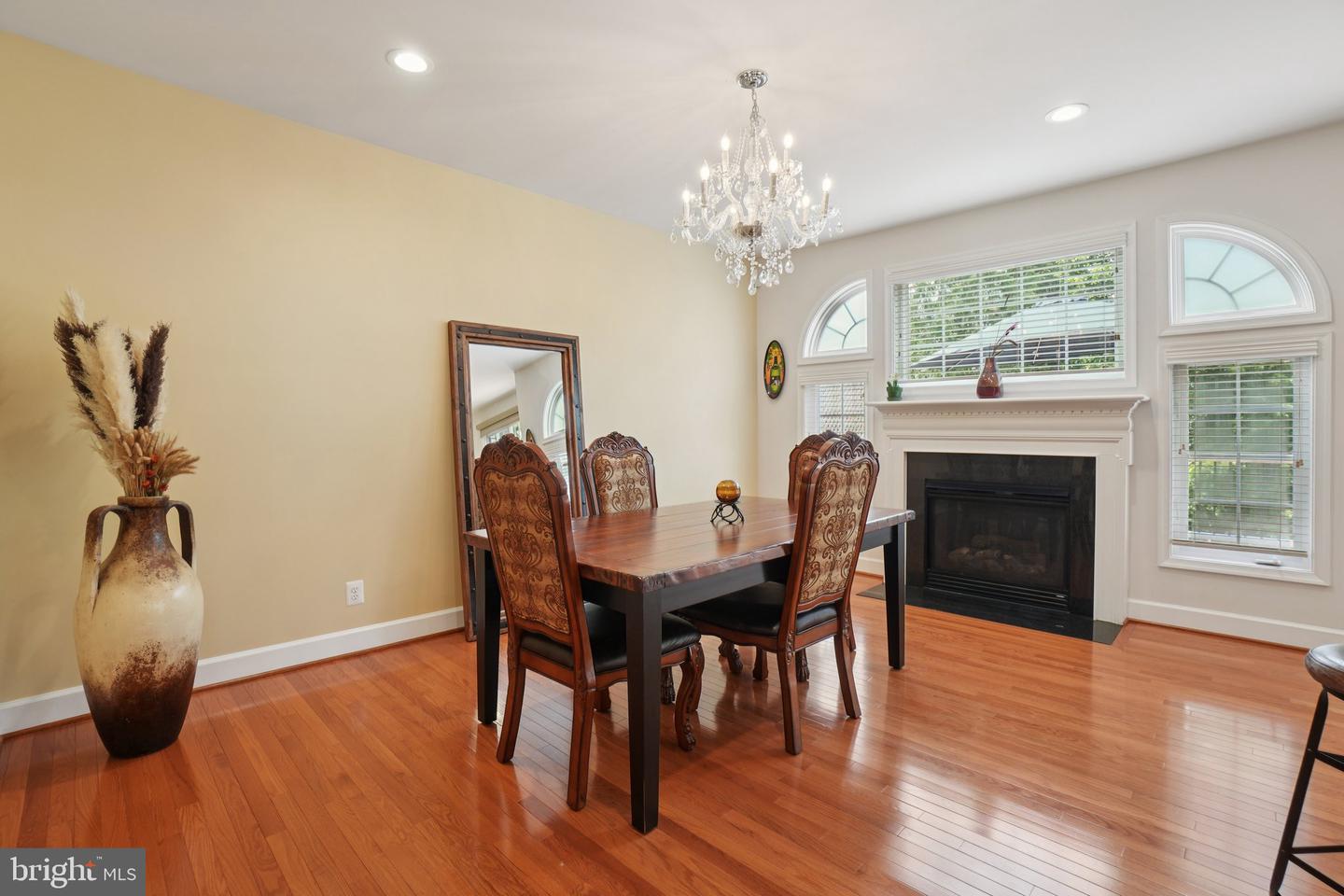 2402 HUNTINGTON PARK DR, ALEXANDRIA, Virginia 22303, 4 Bedrooms Bedrooms, ,3 BathroomsBathrooms,Residential,For sale,2402 HUNTINGTON PARK DR,VAFX2245362 MLS # VAFX2245362