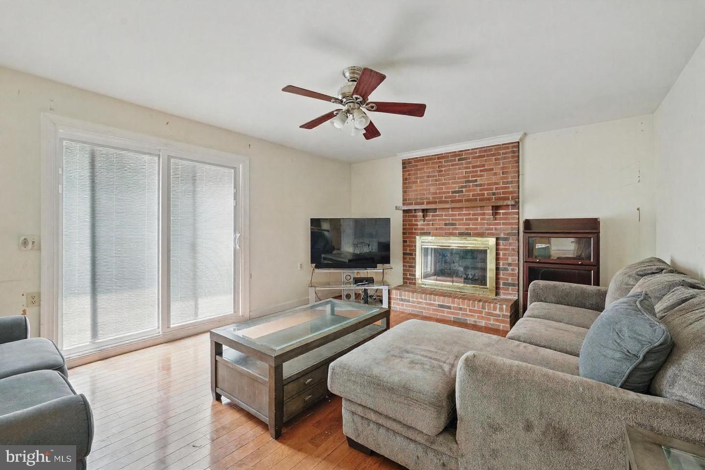 4412 MARSALA GLEN WAY, FAIRFAX, Virginia 22033, 4 Bedrooms Bedrooms, ,3 BathroomsBathrooms,Residential,For sale,4412 MARSALA GLEN WAY,VAFX2245528 MLS # VAFX2245528