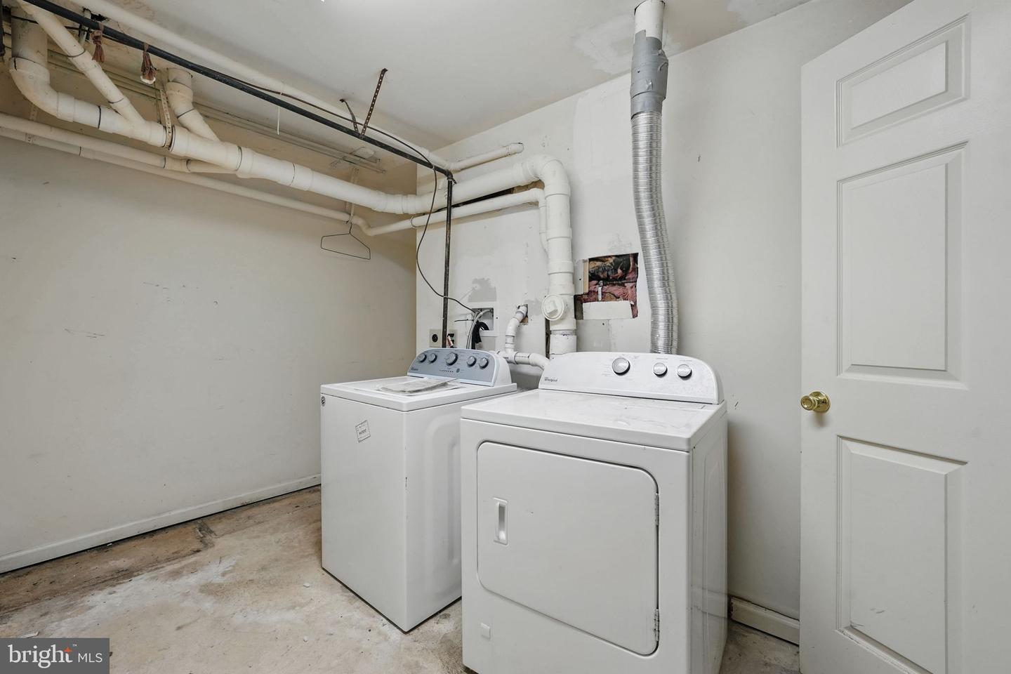 4412 MARSALA GLEN WAY, FAIRFAX, Virginia 22033, 4 Bedrooms Bedrooms, ,3 BathroomsBathrooms,Residential,For sale,4412 MARSALA GLEN WAY,VAFX2245528 MLS # VAFX2245528