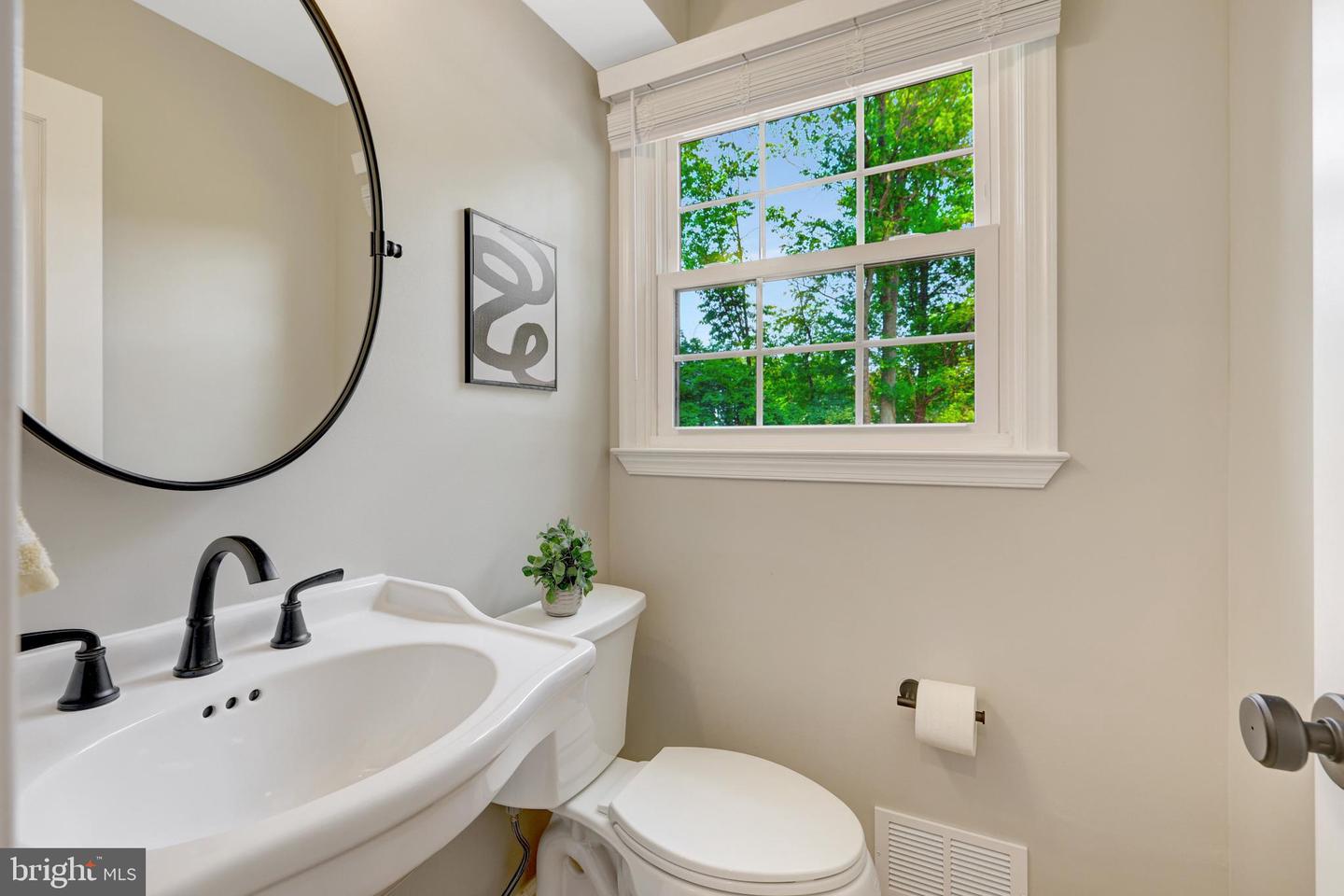 427 WEST ST NW, VIENNA, Virginia 22180, 5 Bedrooms Bedrooms, ,3 BathroomsBathrooms,Residential,For sale,427 WEST ST NW,VAFX2245596 MLS # VAFX2245596