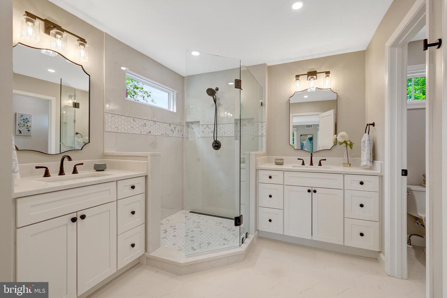 427 WEST ST NW, VIENNA, Virginia 22180, 5 Bedrooms Bedrooms, ,3 BathroomsBathrooms,Residential,For sale,427 WEST ST NW,VAFX2245596 MLS # VAFX2245596
