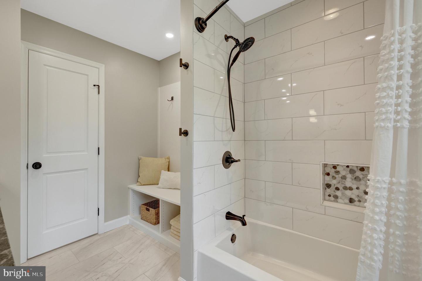 427 WEST ST NW, VIENNA, Virginia 22180, 5 Bedrooms Bedrooms, ,3 BathroomsBathrooms,Residential,For sale,427 WEST ST NW,VAFX2245596 MLS # VAFX2245596