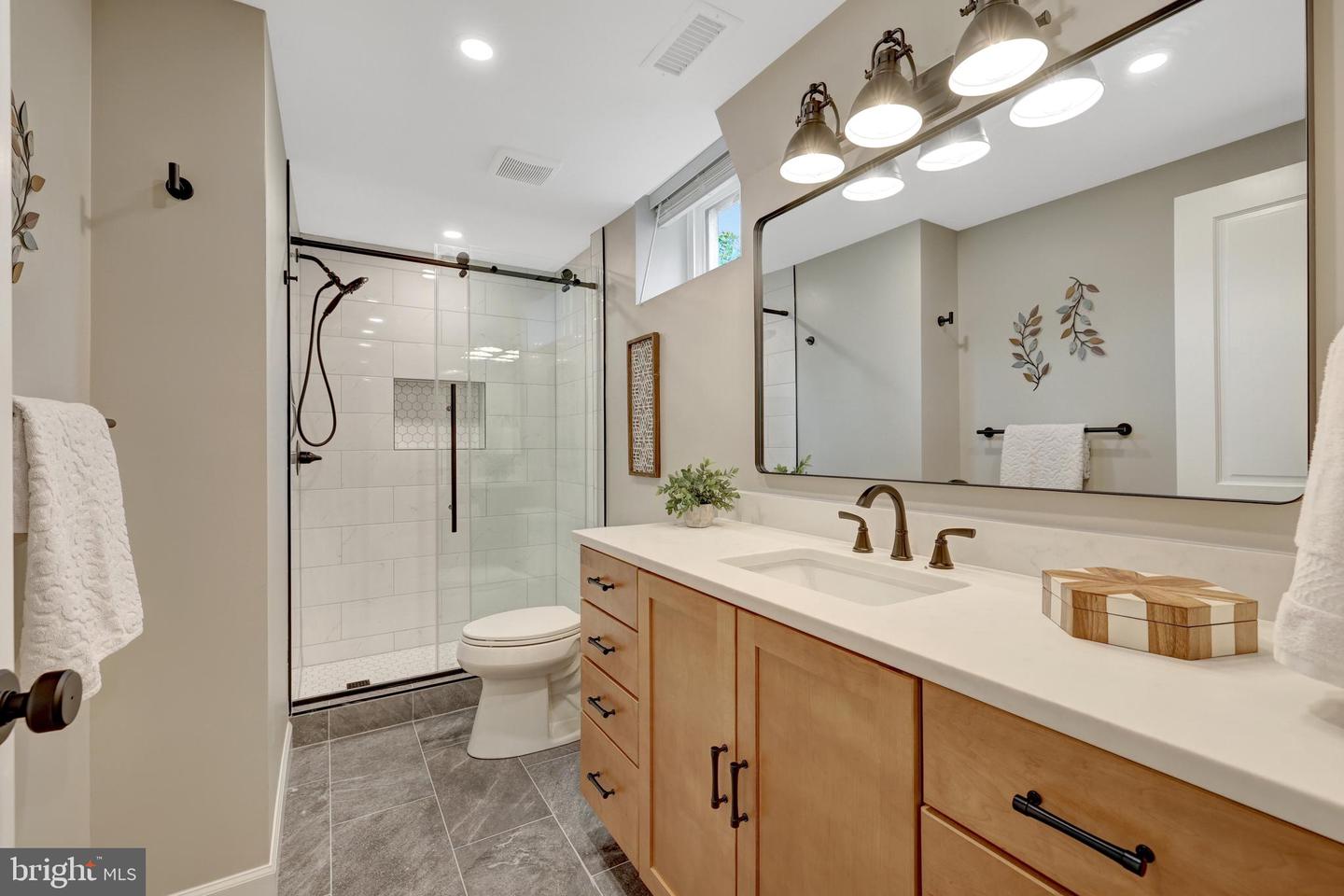 427 WEST ST NW, VIENNA, Virginia 22180, 5 Bedrooms Bedrooms, ,3 BathroomsBathrooms,Residential,For sale,427 WEST ST NW,VAFX2245596 MLS # VAFX2245596