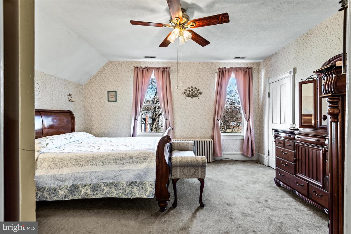 115 E BROADDUS AVE, BOWLING GREEN, Virginia 22427, 6 Bedrooms Bedrooms, ,5 BathroomsBathrooms,Residential,For sale,115 E BROADDUS AVE,VACV2008242 MLS # VACV2008242