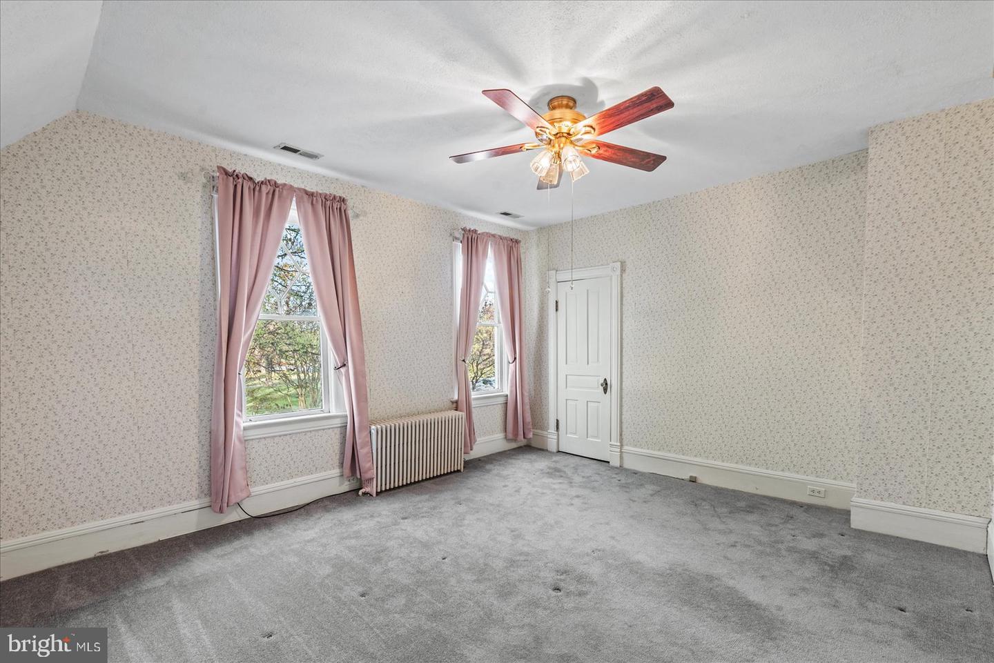 115 E BROADDUS AVE, BOWLING GREEN, Virginia 22427, 6 Bedrooms Bedrooms, ,5 BathroomsBathrooms,Residential,For sale,115 E BROADDUS AVE,VACV2008242 MLS # VACV2008242