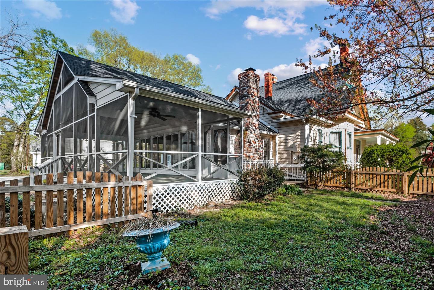 115 E BROADDUS AVE, BOWLING GREEN, Virginia 22427, 6 Bedrooms Bedrooms, ,5 BathroomsBathrooms,Residential,For sale,115 E BROADDUS AVE,VACV2008242 MLS # VACV2008242