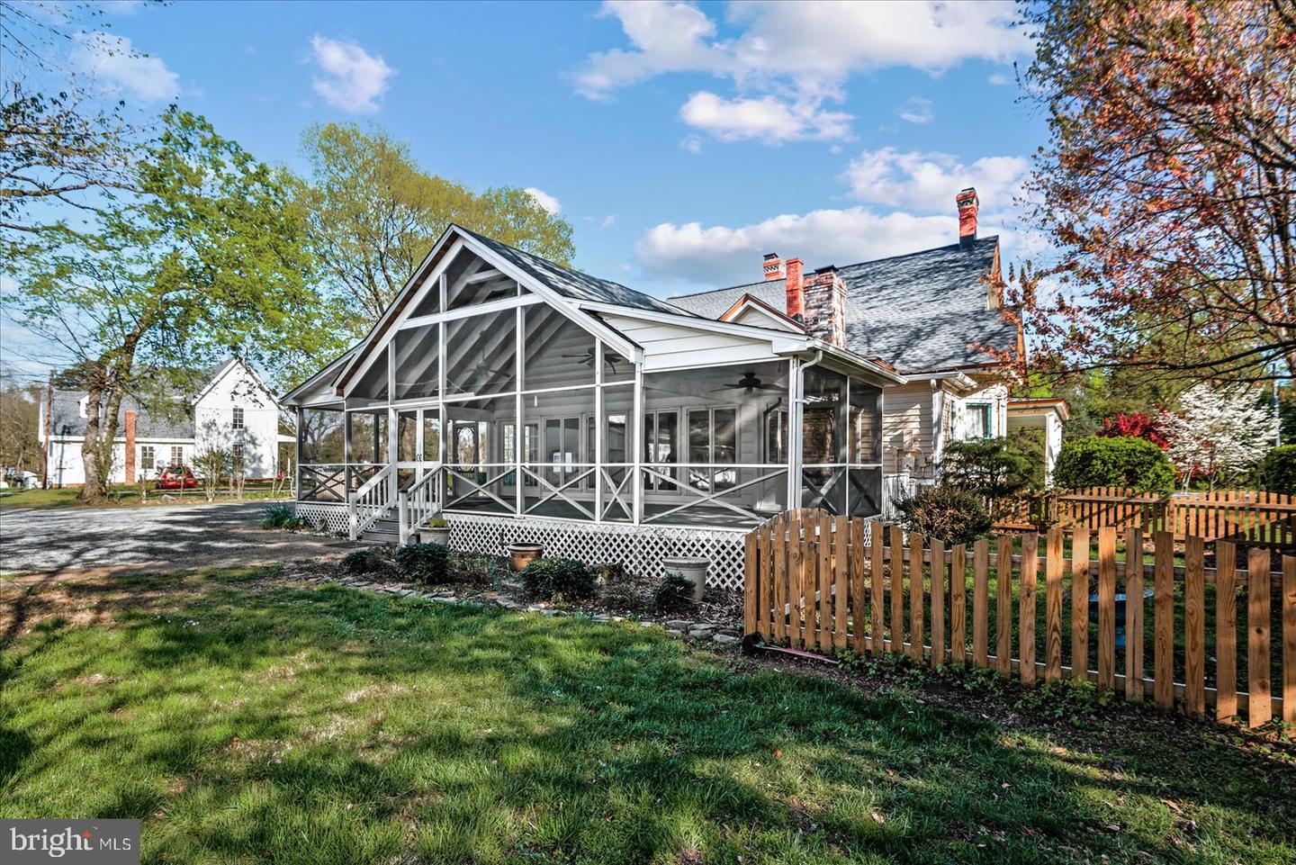 115 E BROADDUS AVE, BOWLING GREEN, Virginia 22427, 6 Bedrooms Bedrooms, ,5 BathroomsBathrooms,Residential,For sale,115 E BROADDUS AVE,VACV2008242 MLS # VACV2008242