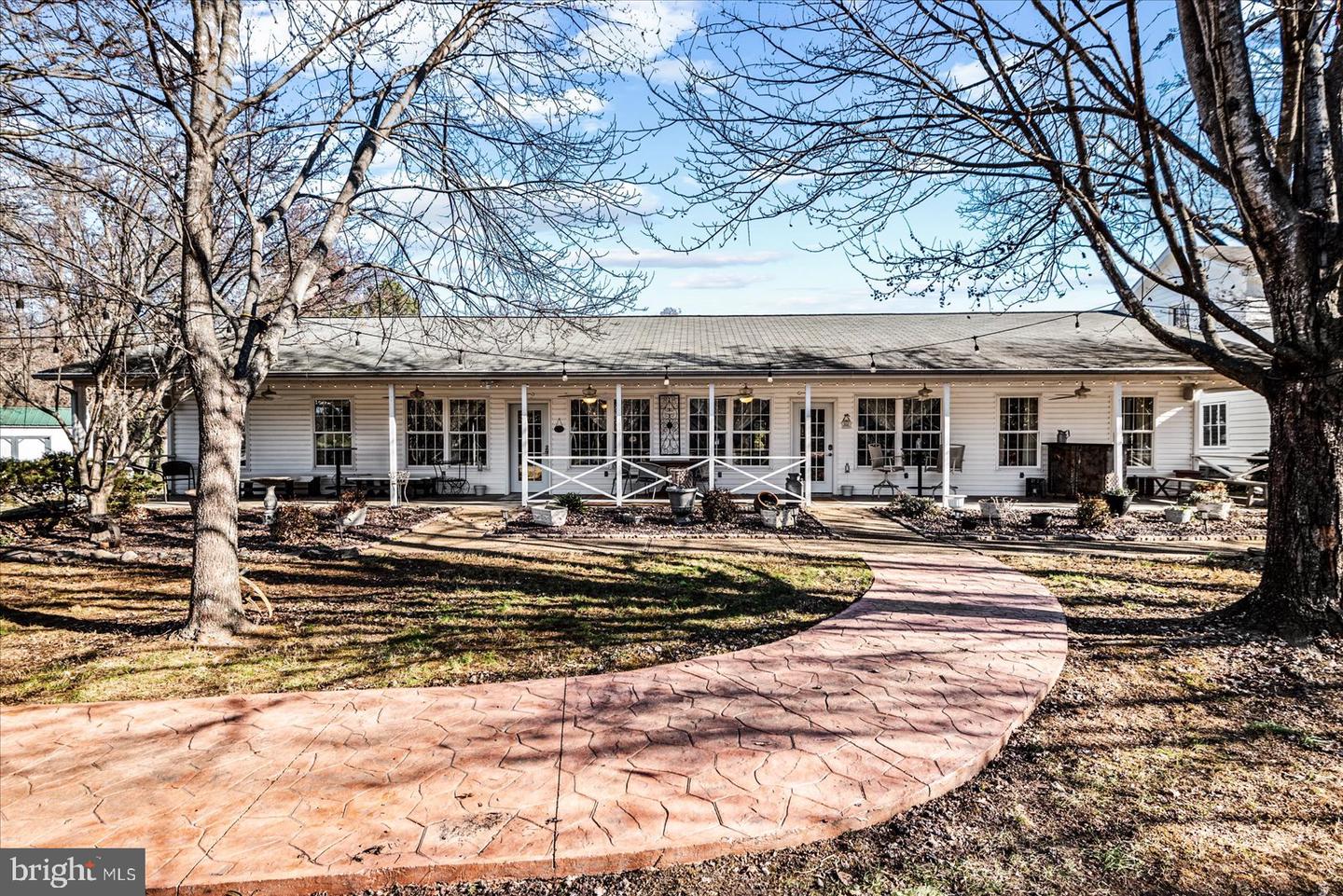 115 E BROADDUS AVE, BOWLING GREEN, Virginia 22427, 6 Bedrooms Bedrooms, ,5 BathroomsBathrooms,Residential,For sale,115 E BROADDUS AVE,VACV2008242 MLS # VACV2008242