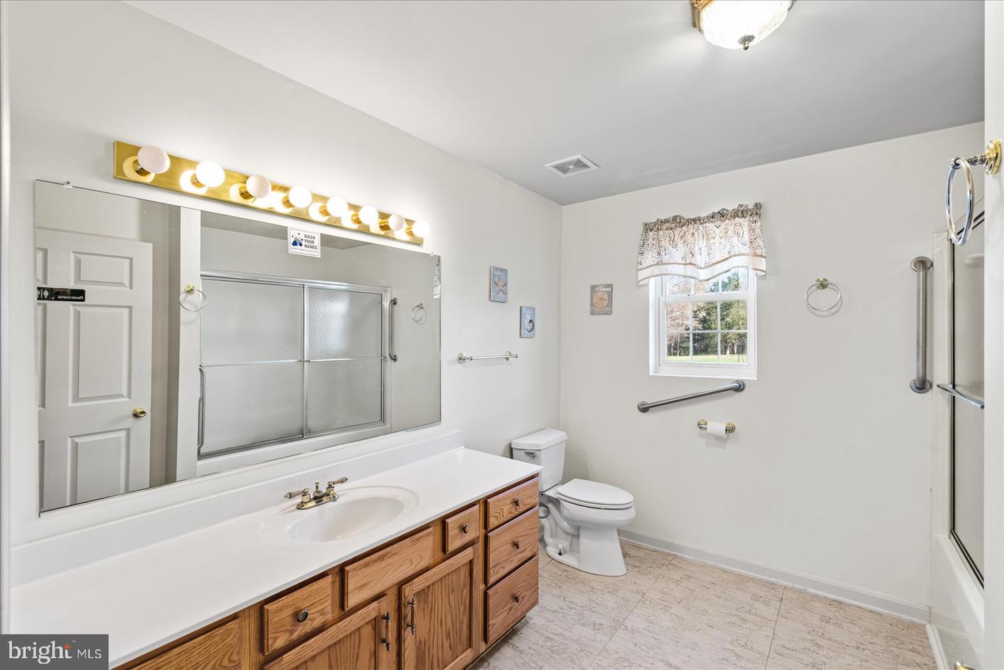 115 E BROADDUS AVE, BOWLING GREEN, Virginia 22427, 6 Bedrooms Bedrooms, ,5 BathroomsBathrooms,Residential,For sale,115 E BROADDUS AVE,VACV2008242 MLS # VACV2008242
