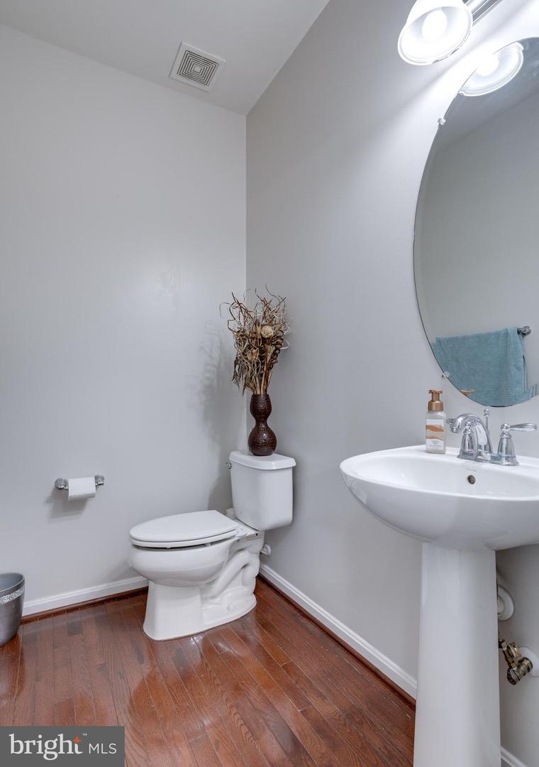 3317 EAGLE RIDGE DR, WOODBRIDGE, Virginia 22191, 4 Bedrooms Bedrooms, ,3 BathroomsBathrooms,Residential,For sale,3317 EAGLE RIDGE DR,VAPW2096346 MLS # VAPW2096346