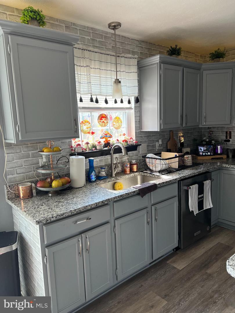 102 ZEPHYR LN, WINCHESTER, Virginia 22602, 3 Bedrooms Bedrooms, 6 Rooms Rooms,1 BathroomBathrooms,Residential,For sale,102 ZEPHYR LN,VAFV2034668 MLS # VAFV2034668