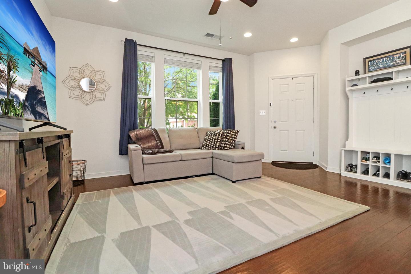 44083 PEIROSA, CHANTILLY, Virginia 20152, 3 Bedrooms Bedrooms, ,2 BathroomsBathrooms,Residential,For sale,44083 PEIROSA,VALO2098854 MLS # VALO2098854