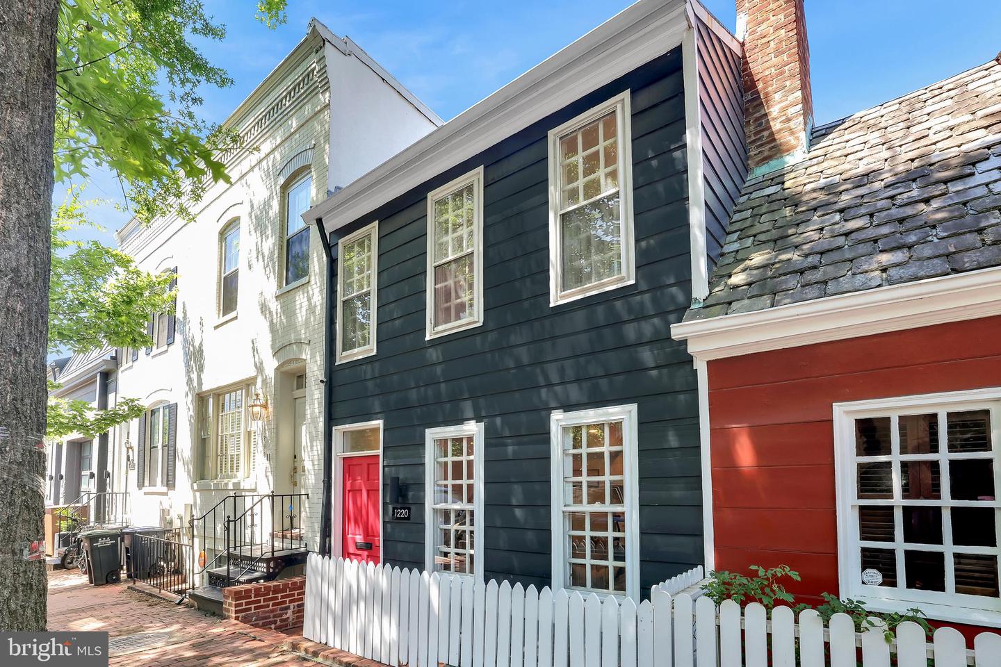 1220 28TH ST NW, WASHINGTON, District Of Columbia 20007, 3 Bedrooms Bedrooms, ,2 BathroomsBathrooms,Residential,For sale,1220 28TH ST NW,DCDC2204174 MLS # DCDC2204174