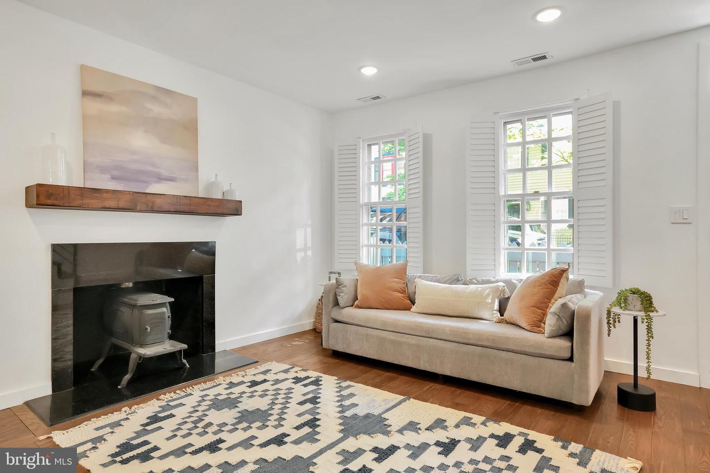 1220 28TH ST NW, WASHINGTON, District Of Columbia 20007, 3 Bedrooms Bedrooms, ,2 BathroomsBathrooms,Residential,For sale,1220 28TH ST NW,DCDC2204174 MLS # DCDC2204174