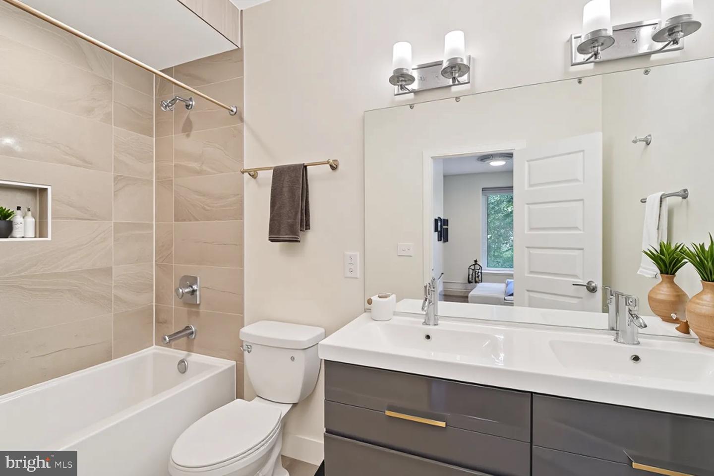 525 KENNEDY ST NW #4, WASHINGTON, District Of Columbia 20011, 3 Bedrooms Bedrooms, ,2 BathroomsBathrooms,Residential,For sale,525 KENNEDY ST NW #4,DCDC2204296 MLS # DCDC2204296