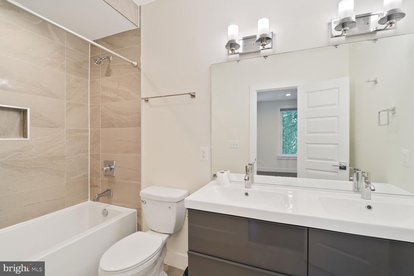 525 KENNEDY ST NW #4, WASHINGTON, District Of Columbia 20011, 3 Bedrooms Bedrooms, ,2 BathroomsBathrooms,Residential,For sale,525 KENNEDY ST NW #4,DCDC2204296 MLS # DCDC2204296