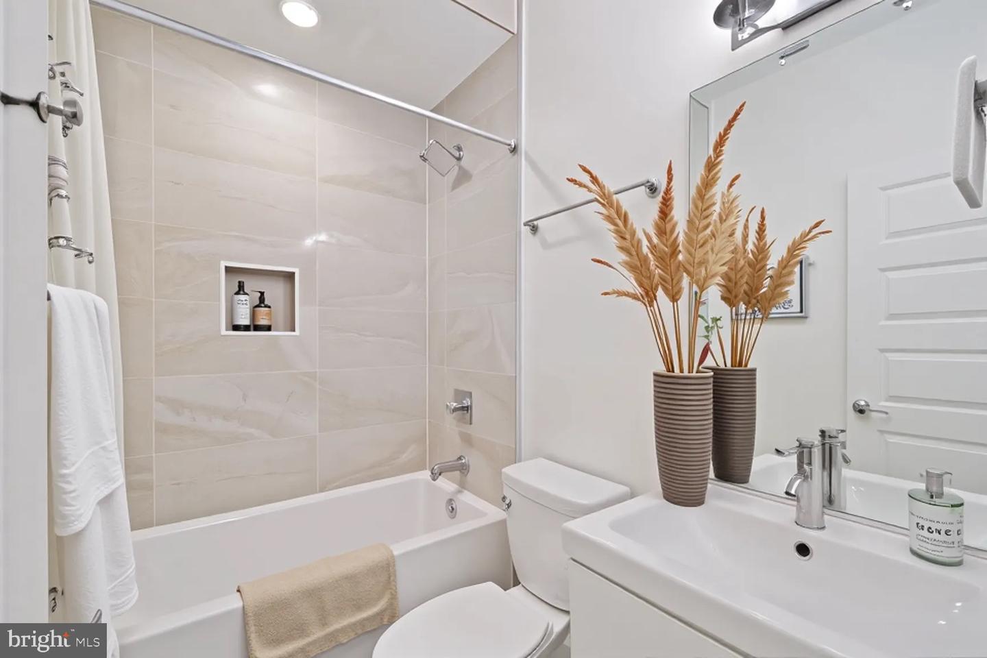 525 KENNEDY ST NW #4, WASHINGTON, District Of Columbia 20011, 3 Bedrooms Bedrooms, ,2 BathroomsBathrooms,Residential,For sale,525 KENNEDY ST NW #4,DCDC2204296 MLS # DCDC2204296