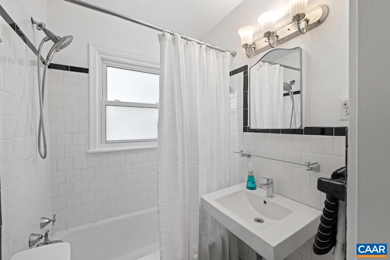 1007 SAINT CHARLES AVE, CHARLOTTESVILLE, Virginia 22901, 3 Bedrooms Bedrooms, ,2 BathroomsBathrooms,Residential,For sale,1007 SAINT CHARLES AVE,665417 MLS # 665417