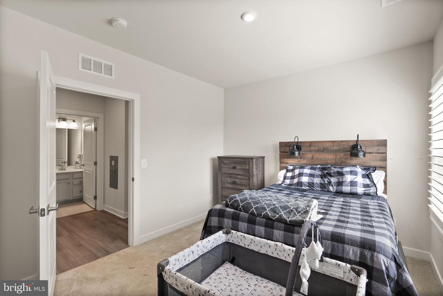 46270 MOUNT ALLEN TER #201, STERLING, Virginia 20164, 2 Bedrooms Bedrooms, ,2 BathroomsBathrooms,Residential,For sale,46270 MOUNT ALLEN TER #201,VALO2098904 MLS # VALO2098904