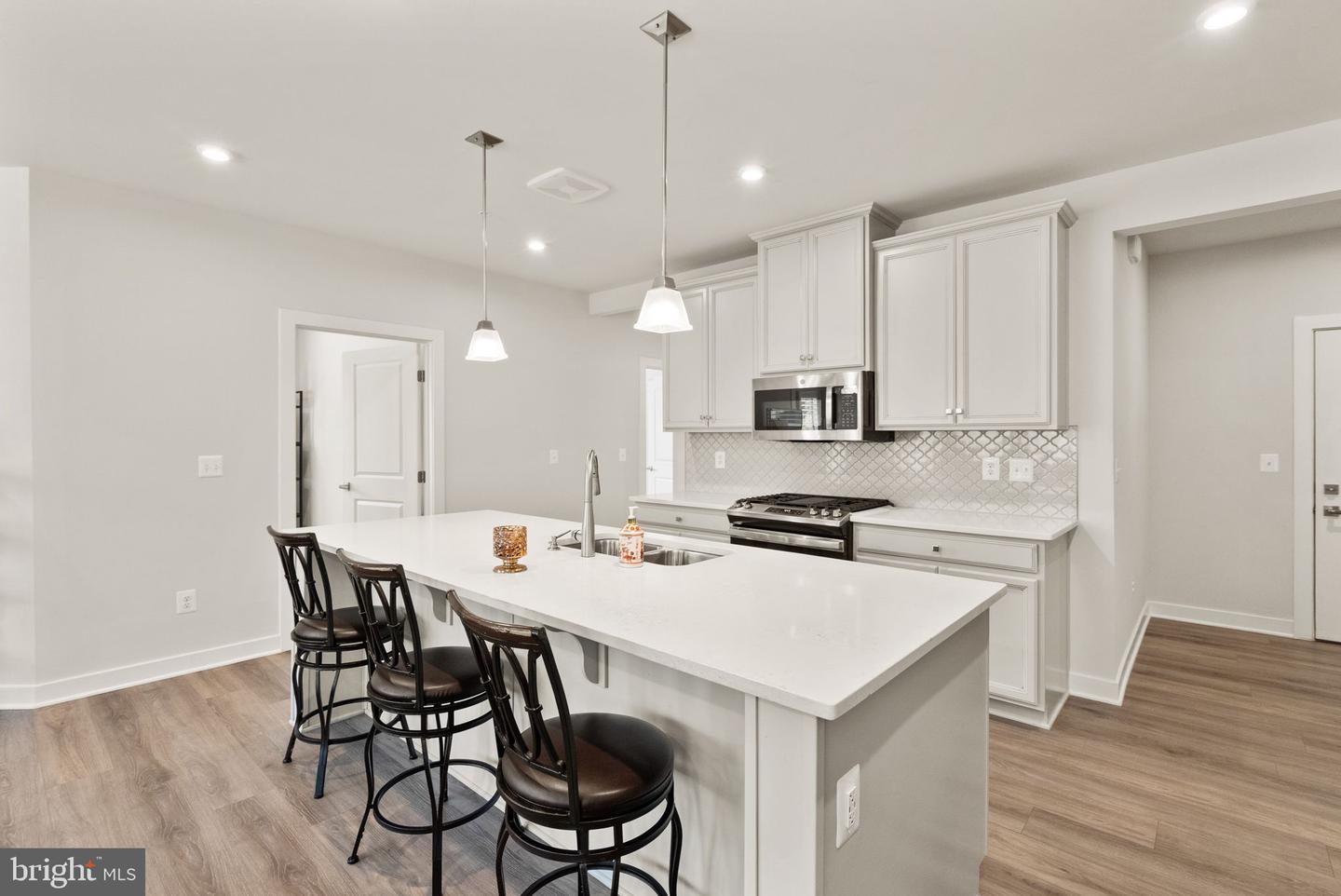 46270 MOUNT ALLEN TER #201, STERLING, Virginia 20164, 2 Bedrooms Bedrooms, ,2 BathroomsBathrooms,Residential,For sale,46270 MOUNT ALLEN TER #201,VALO2098904 MLS # VALO2098904